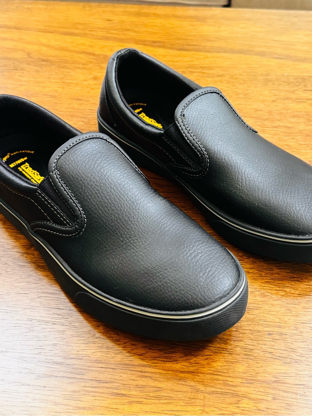 TredSafe Slip Resistant Work Shoes Black Men’s 7 Women’s 8 Non-Slip